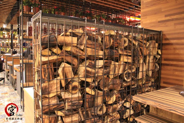 宮 韓式料理 台南店：【台南||東區】宮 韓式料理(台南店)─東區平價新韓味兒！華麗風裝潢+附免費小菜吃到飽！