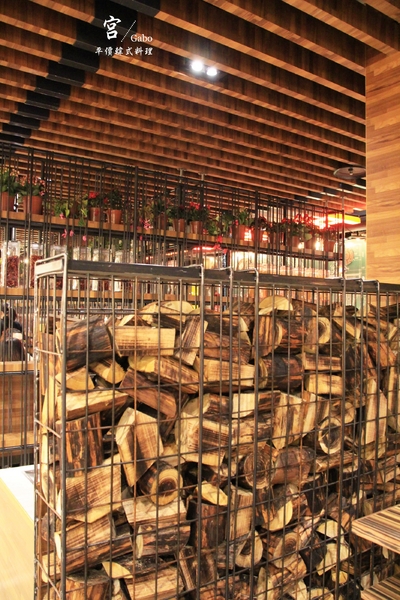 宮 韓式料理 台南店：【台南||東區】宮 韓式料理(台南店)─東區平價新韓味兒！華麗風裝潢+附免費小菜吃到飽！