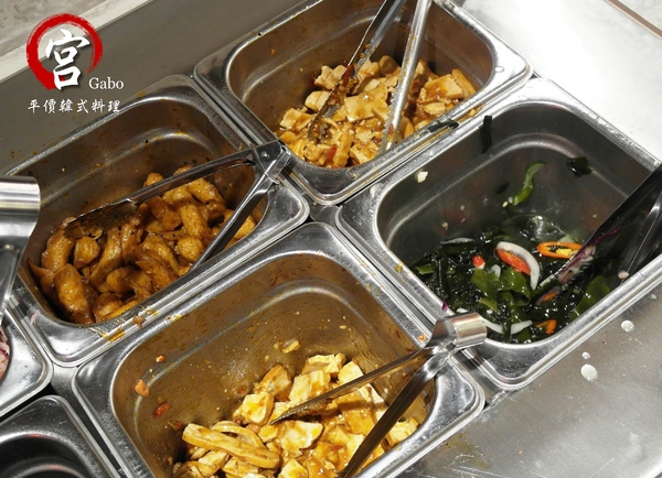 宮 韓式料理 台南店：【台南||東區】宮 韓式料理(台南店)─東區平價新韓味兒！華麗風裝潢+附免費小菜吃到飽！