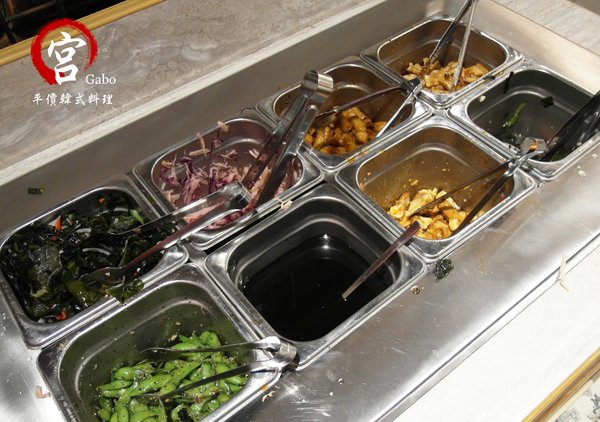 宮 韓式料理 台南店：【台南||東區】宮 韓式料理(台南店)─東區平價新韓味兒！華麗風裝潢+附免費小菜吃到飽！