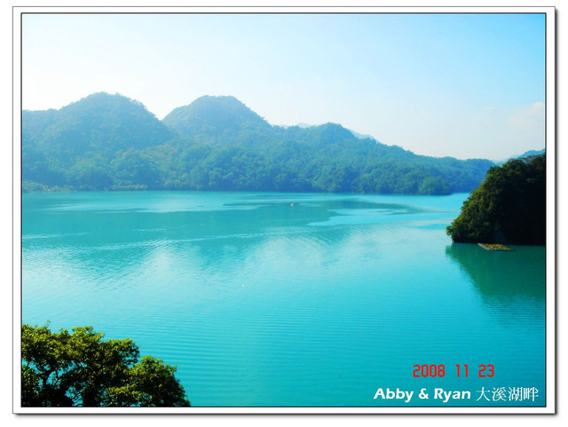 【桃園景點.大溪】水漾石門咖啡景觀餐廳/露營區~180度湖景新視野.這樣的夕陽美景也太美了吧!桃園一日遊/大溪一日遊/石門水庫景觀餐廳/寵物友善餐廳/親子餐廳〈附菜單/MENU〉