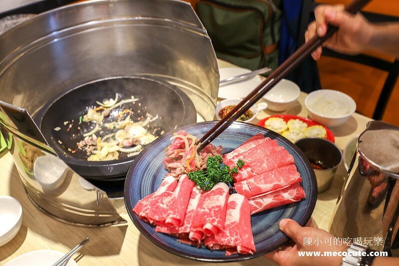 台北市大同區每次經過都大排長龍的滷肉飯刈包，評價高、生意超好！老闆客氣大家都甘願排隊