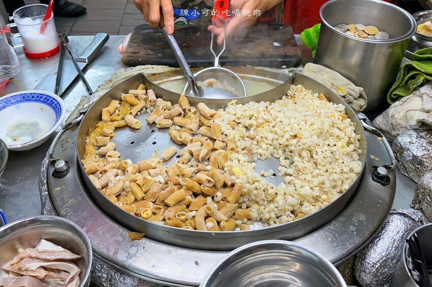 台北市大同區每次經過都大排長龍的滷肉飯刈包，評價高、生意超好！老闆客氣大家都甘願排隊