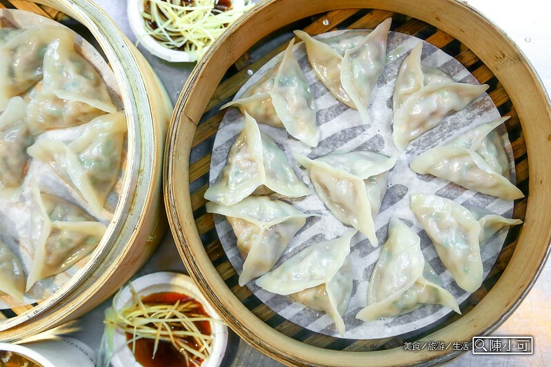 台北市大同區每次經過都大排長龍的滷肉飯刈包，評價高、生意超好！老闆客氣大家都甘願排隊