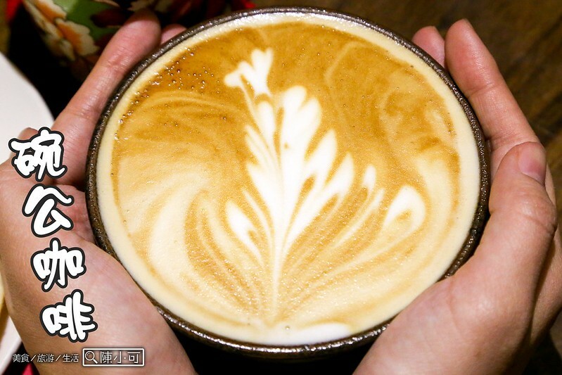 台北市大同區每次經過都大排長龍的滷肉飯刈包，評價高、生意超好！老闆客氣大家都甘願排隊