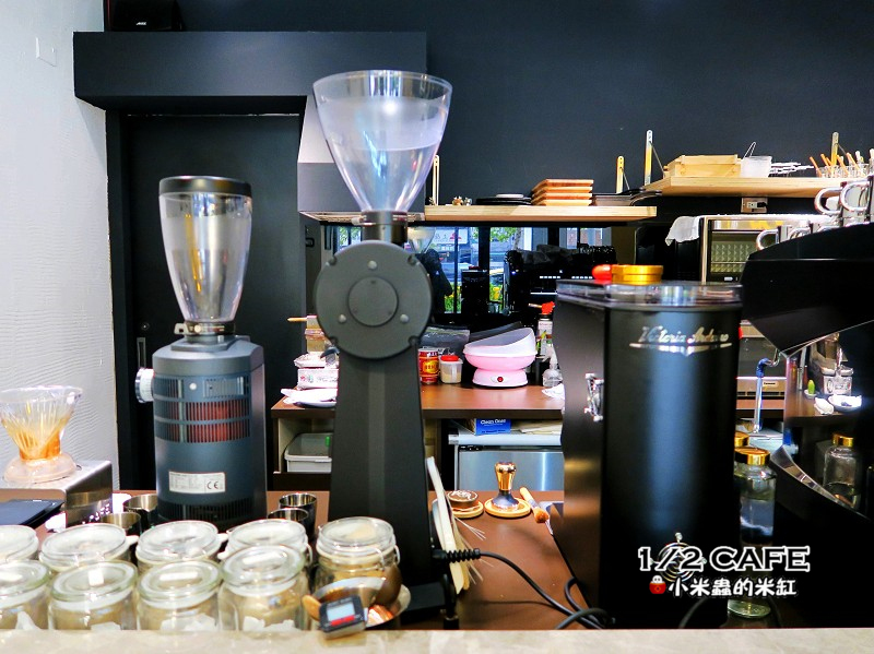 【捷運南京三民站】1/2 CAFÉ~驚!!是誰把白日夢搬進咖啡廳裡了!!