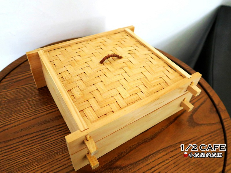 【捷運南京三民站】1/2 CAFÉ~驚!!是誰把白日夢搬進咖啡廳裡了!!