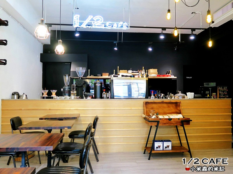 【捷運南京三民站】1/2 CAFÉ~驚!!是誰把白日夢搬進咖啡廳裡了!!