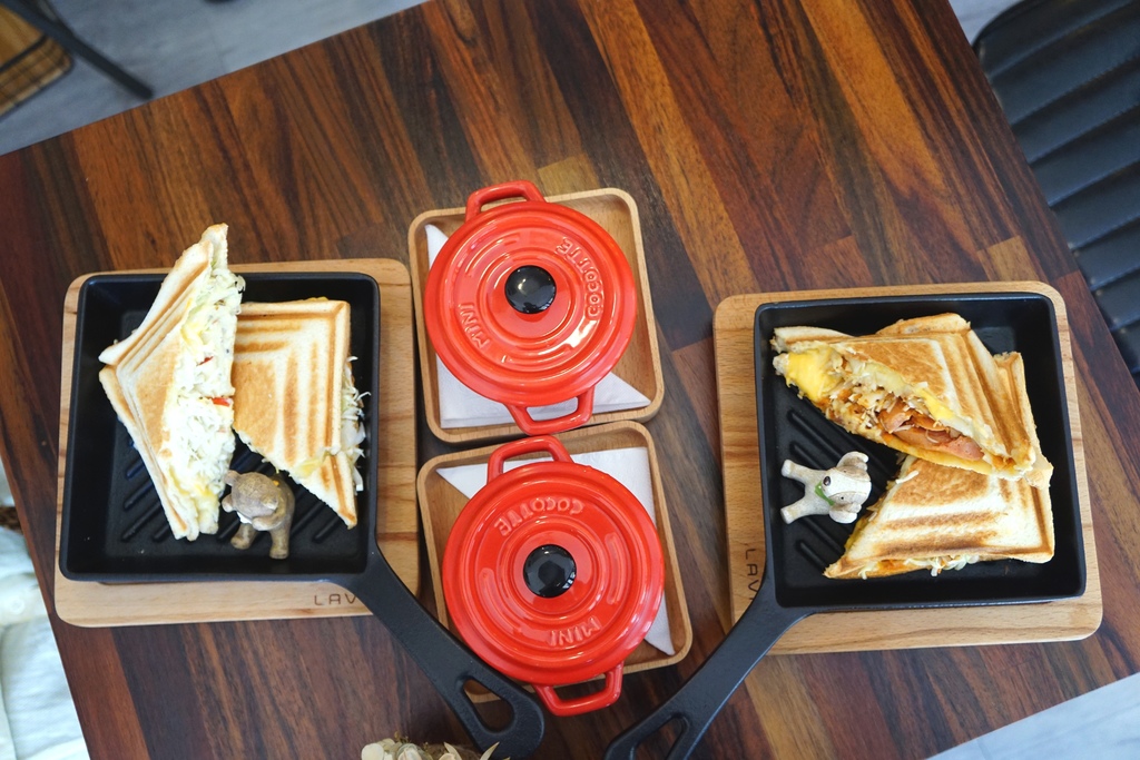 德式香腸佐義式辣肉醬&洋芋蛋沙拉佐起司三重奏