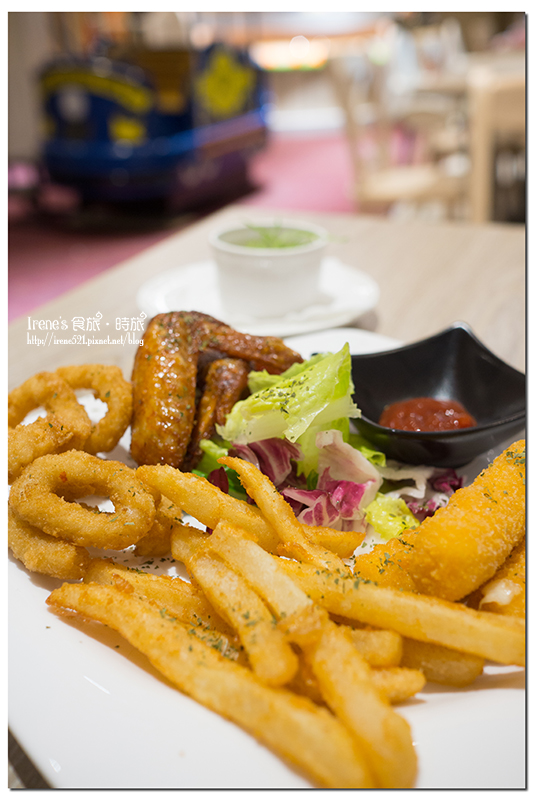 【台北內湖區】把旋轉木馬搬進餐廳內/樹屋/城堡溜滑梯.棠朝BossMama 親子餐廳