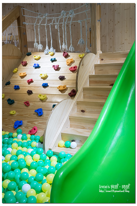 【台北內湖區】把旋轉木馬搬進餐廳內/樹屋/城堡溜滑梯.棠朝BossMama 親子餐廳