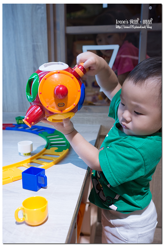 【台北內湖區】把旋轉木馬搬進餐廳內/樹屋/城堡溜滑梯.棠朝BossMama 親子餐廳