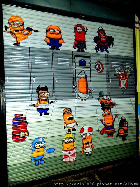 台中動漫彩繪巷梅子也來走跳囉~這巷子裡全都是卡通耶!看見花田一路.龍貓及瑪莉兄弟勾起了我的童年記憶呀!真是太好拍了唷!