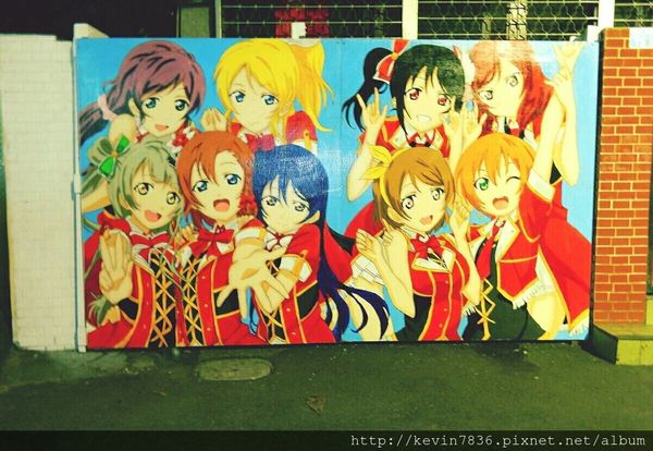 台中動漫彩繪巷梅子也來走跳囉~這巷子裡全都是卡通耶!看見花田一路.龍貓及瑪莉兄弟勾起了我的童年記憶呀!真是太好拍了唷!