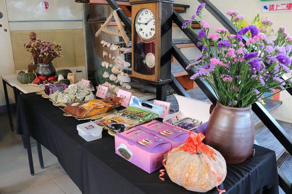 2017田中蜀葵花海藝術節:【彰化景點】田中窯創藝園區。季節限定的約會景點~蜀葵花季/落羽松秘境/無字天書/大玩吹泡泡/蜀葵花海浪漫迷宮/玻璃屋景觀餐廳/貓咪彩繪/親子旅遊及DIY體驗