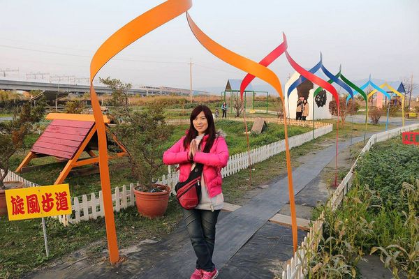 2017田中蜀葵花海藝術節:【彰化景點】田中窯創藝園區。季節限定的約會景點~蜀葵花季/落羽松秘境/無字天書/大玩吹泡泡/蜀葵花海浪漫迷宮/玻璃屋景觀餐廳/貓咪彩繪/親子旅遊及DIY體驗