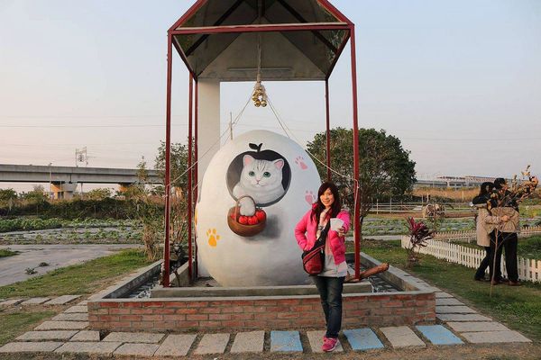 2017田中蜀葵花海藝術節:【彰化景點】田中窯創藝園區。季節限定的約會景點~蜀葵花季/落羽松秘境/無字天書/大玩吹泡泡/蜀葵花海浪漫迷宮/玻璃屋景觀餐廳/貓咪彩繪/親子旅遊及DIY體驗