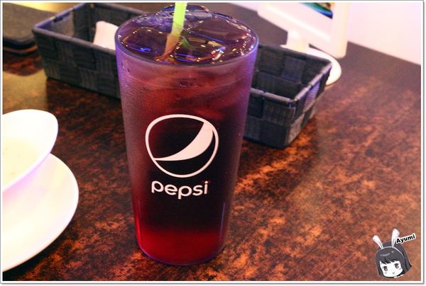 AngryBurger：[食記]►台南東區◄AngryBurger美式餐廳／獨特漢堡／不限時間／可包場地辦活動／CP值頗高