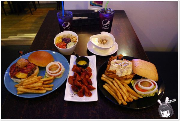 AngryBurger：[食記]►台南東區◄AngryBurger美式餐廳／獨特漢堡／不限時間／可包場地辦活動／CP值頗高