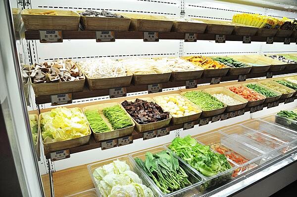 草屯屯鱻火鍋,南投草屯吃到飽名店,200種以上品項自助百匯超