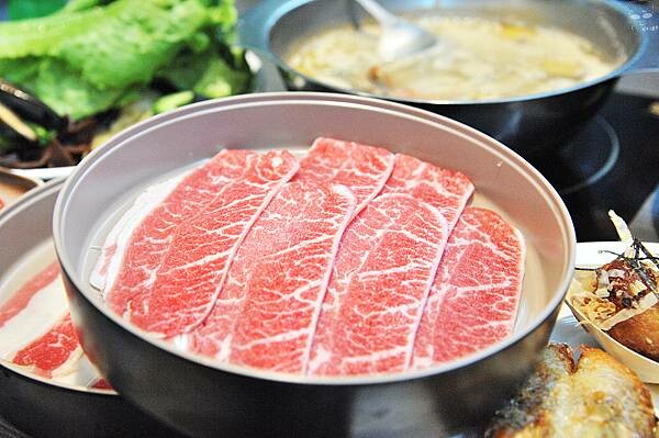 草屯屯鱻火鍋,南投草屯吃到飽名店,200種以上品項自助百匯超