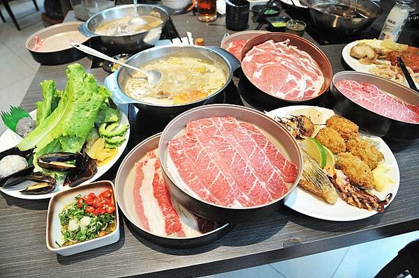 草屯屯鱻火鍋,南投草屯吃到飽名店,200種以上品項自助百匯超