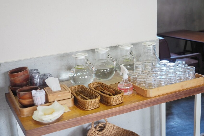 新鮮現流海鮮日式定食這裡吃,親子友善餐廳.還有可愛雙層巴士可以拍照.宜蘭礁溪餐廳推薦♥里海cafe♥