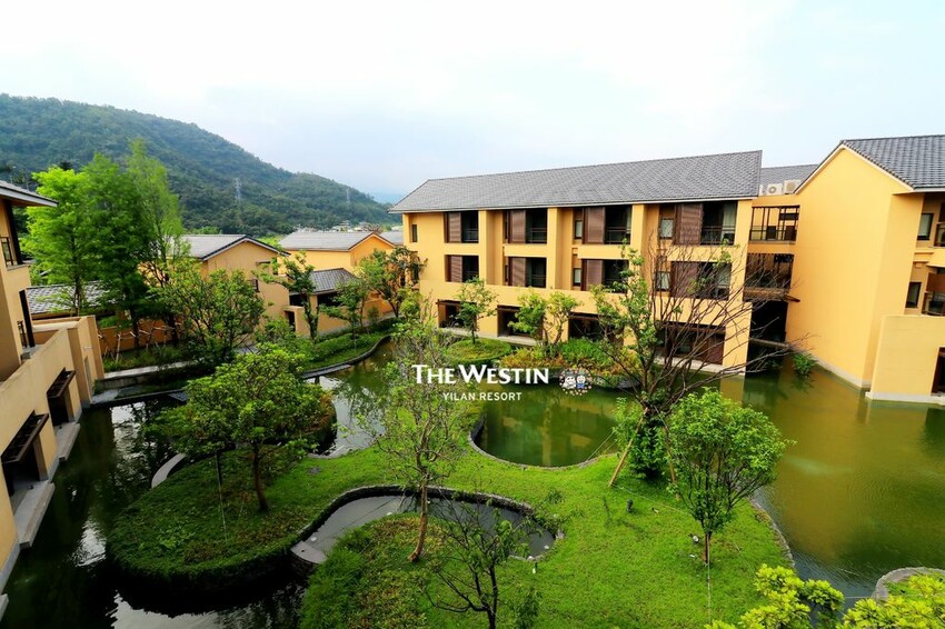 新鮮現流海鮮日式定食這裡吃,親子友善餐廳.還有可愛雙層巴士可以拍照.宜蘭礁溪餐廳推薦♥里海cafe♥