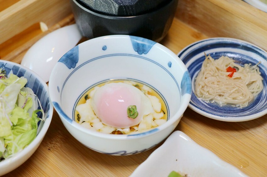 新鮮現流海鮮日式定食這裡吃,親子友善餐廳.還有可愛雙層巴士可以拍照.宜蘭礁溪餐廳推薦♥里海cafe♥