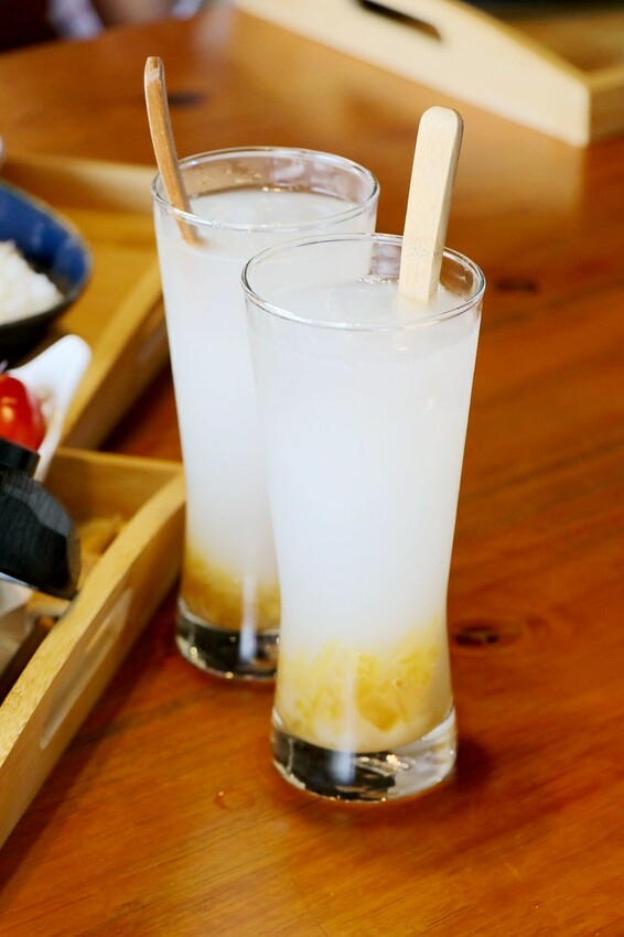 新鮮現流海鮮日式定食這裡吃,親子友善餐廳.還有可愛雙層巴士可以拍照.宜蘭礁溪餐廳推薦♥里海cafe♥