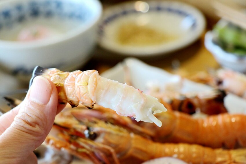 新鮮現流海鮮日式定食這裡吃,親子友善餐廳.還有可愛雙層巴士可以拍照.宜蘭礁溪餐廳推薦♥里海cafe♥