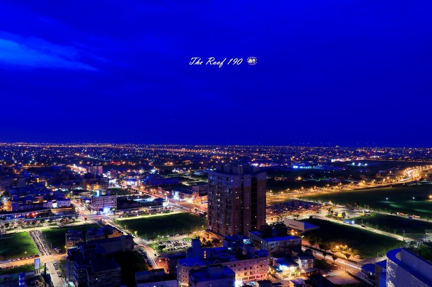 新鮮現流海鮮日式定食這裡吃,親子友善餐廳.還有可愛雙層巴士可以拍照.宜蘭礁溪餐廳推薦♥里海cafe♥