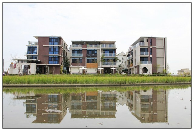 新鮮現流海鮮日式定食這裡吃,親子友善餐廳.還有可愛雙層巴士可以拍照.宜蘭礁溪餐廳推薦♥里海cafe♥