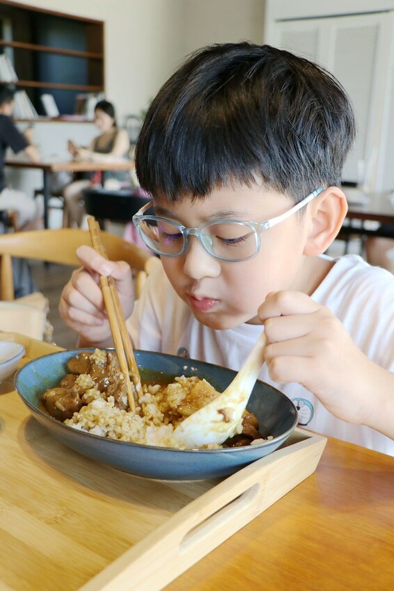 新鮮現流海鮮日式定食這裡吃,親子友善餐廳.還有可愛雙層巴士可以拍照.宜蘭礁溪餐廳推薦♥里海cafe♥