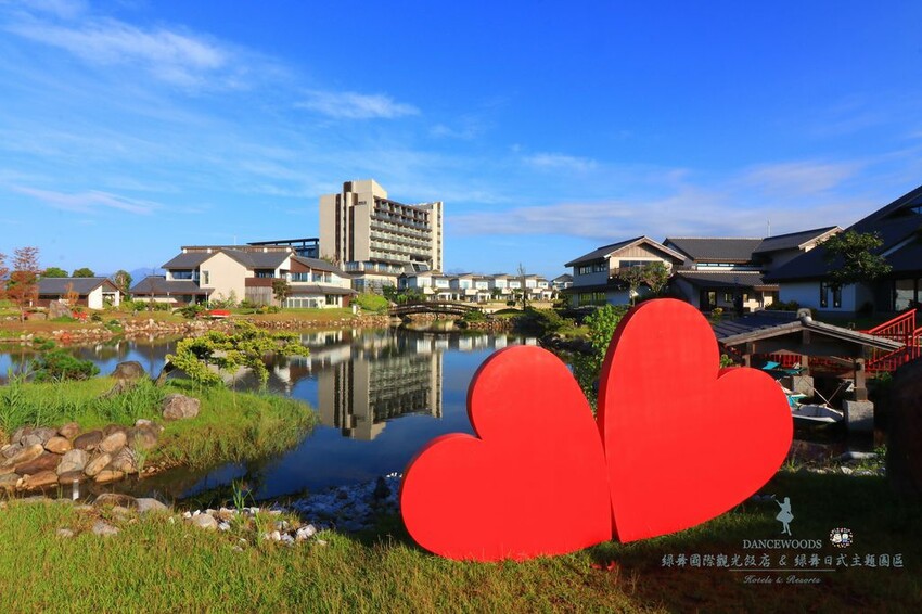 新鮮現流海鮮日式定食這裡吃,親子友善餐廳.還有可愛雙層巴士可以拍照.宜蘭礁溪餐廳推薦♥里海cafe♥