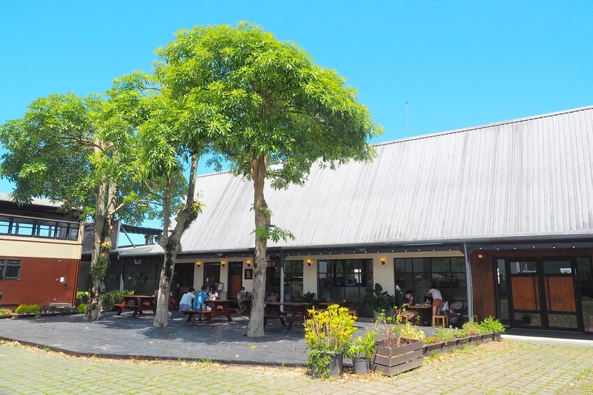 新鮮現流海鮮日式定食這裡吃,親子友善餐廳.還有可愛雙層巴士可以拍照.宜蘭礁溪餐廳推薦♥里海cafe♥