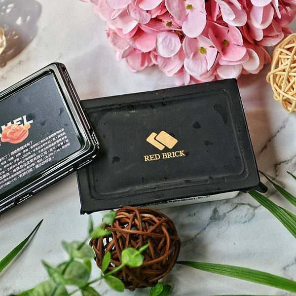 【宅配美食】紅磚布丁，台南伴手禮，吃過就難忘的甜點，台南必吃甜點，台南好吃布丁，布丁界愛馬仕