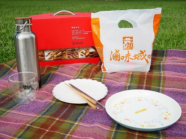 滷味城:滷味城-桃園特色滷味 產品選項多 中藥滷汁超入味 到店、宅配都方便 誰說中秋節一定要吃月餅 今年就改吃滷味大餐