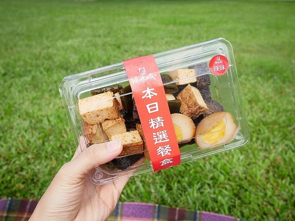 滷味城:滷味城-桃園特色滷味 產品選項多 中藥滷汁超入味 到店、宅配都方便 誰說中秋節一定要吃月餅 今年就改吃滷味大餐