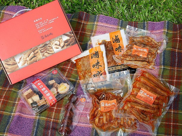 滷味城:滷味城-桃園特色滷味 產品選項多 中藥滷汁超入味 到店、宅配都方便 誰說中秋節一定要吃月餅 今年就改吃滷味大餐