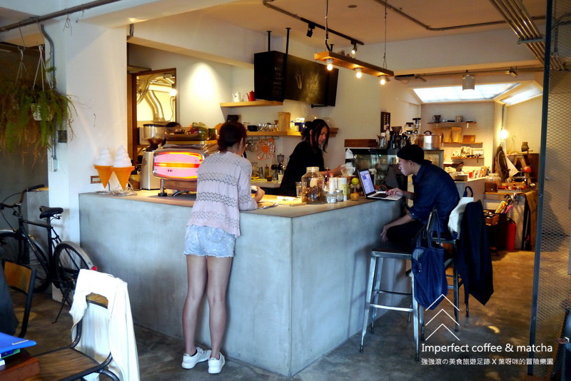 【台北】Imperfect coffee & matcha ~ 隱密低調不完美咖啡館其實超完美、2F窗前坐擁校園好景致 / WIFI / 免費插座 / 不限時