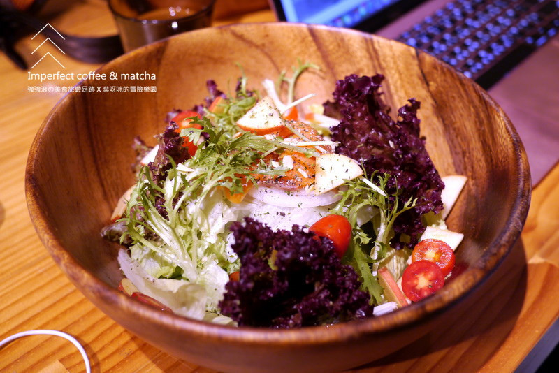 【台北】Imperfect coffee & matcha ~ 隱密低調不完美咖啡館其實超完美、2F窗前坐擁校園好景致 / WIFI / 免費插座 / 不限時