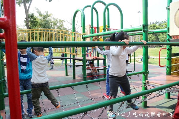 溪北生態休閒公園:新北板橋特色公園『溪北生態休閒公園』Q版章魚造型磨石子共融性滑梯遊戲場/盪鞦韆/沙坑