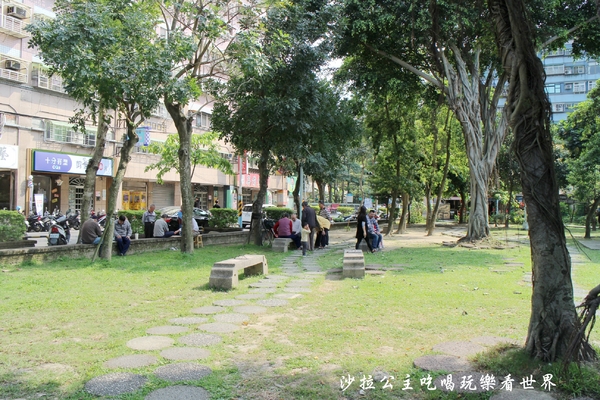 溪北生態休閒公園:新北板橋特色公園『溪北生態休閒公園』Q版章魚造型磨石子共融性滑梯遊戲場/盪鞦韆/沙坑