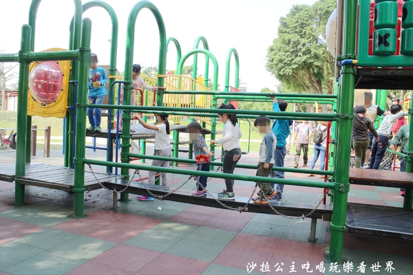溪北生態休閒公園:新北板橋特色公園『溪北生態休閒公園』Q版章魚造型磨石子共融性滑梯遊戲場/盪鞦韆/沙坑