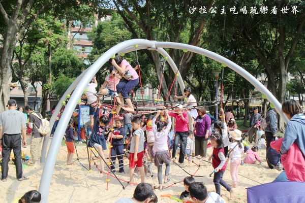 溪北生態休閒公園:新北板橋特色公園『溪北生態休閒公園』Q版章魚造型磨石子共融性滑梯遊戲場/盪鞦韆/沙坑
