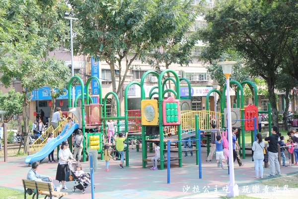 溪北生態休閒公園:新北板橋特色公園『溪北生態休閒公園』Q版章魚造型磨石子共融性滑梯遊戲場/盪鞦韆/沙坑