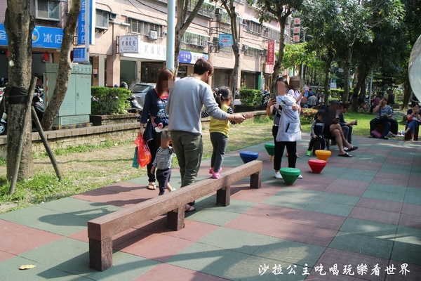 溪北生態休閒公園:新北板橋特色公園『溪北生態休閒公園』Q版章魚造型磨石子共融性滑梯遊戲場/盪鞦韆/沙坑