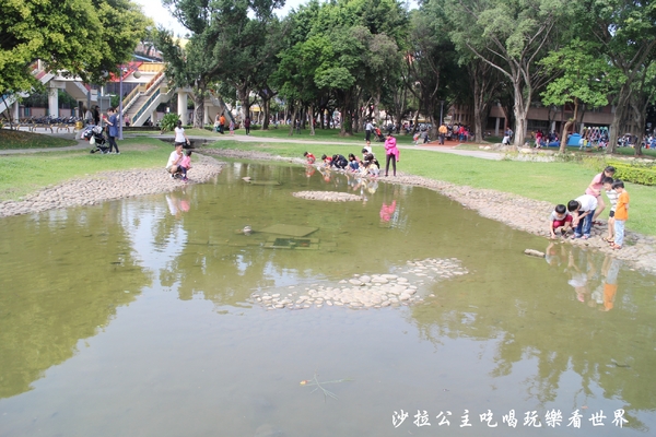 溪北生態休閒公園:新北板橋特色公園『溪北生態休閒公園』Q版章魚造型磨石子共融性滑梯遊戲場/盪鞦韆/沙坑