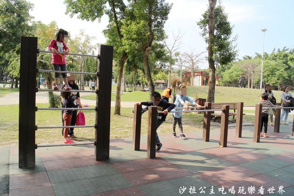 溪北生態休閒公園:新北板橋特色公園『溪北生態休閒公園』Q版章魚造型磨石子共融性滑梯遊戲場/盪鞦韆/沙坑